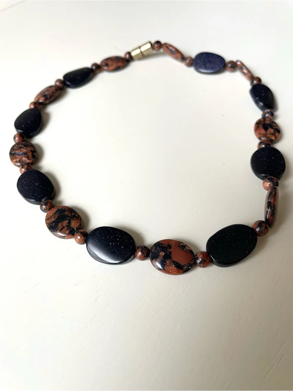 Vintage polished goldstone choker necklace w/ magnetic clasp